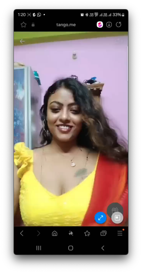 Desi Girl Show her Cleavage and teasing tango nude show