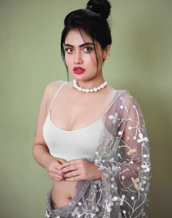 Manvi Chugh Ullu Actress Tango Premium Show