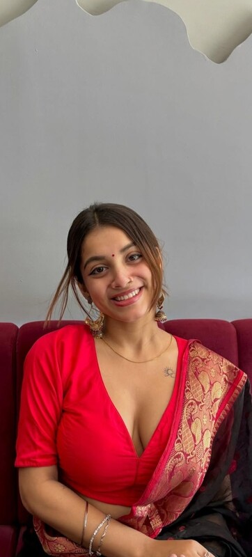 Indian Insta model show her as hole