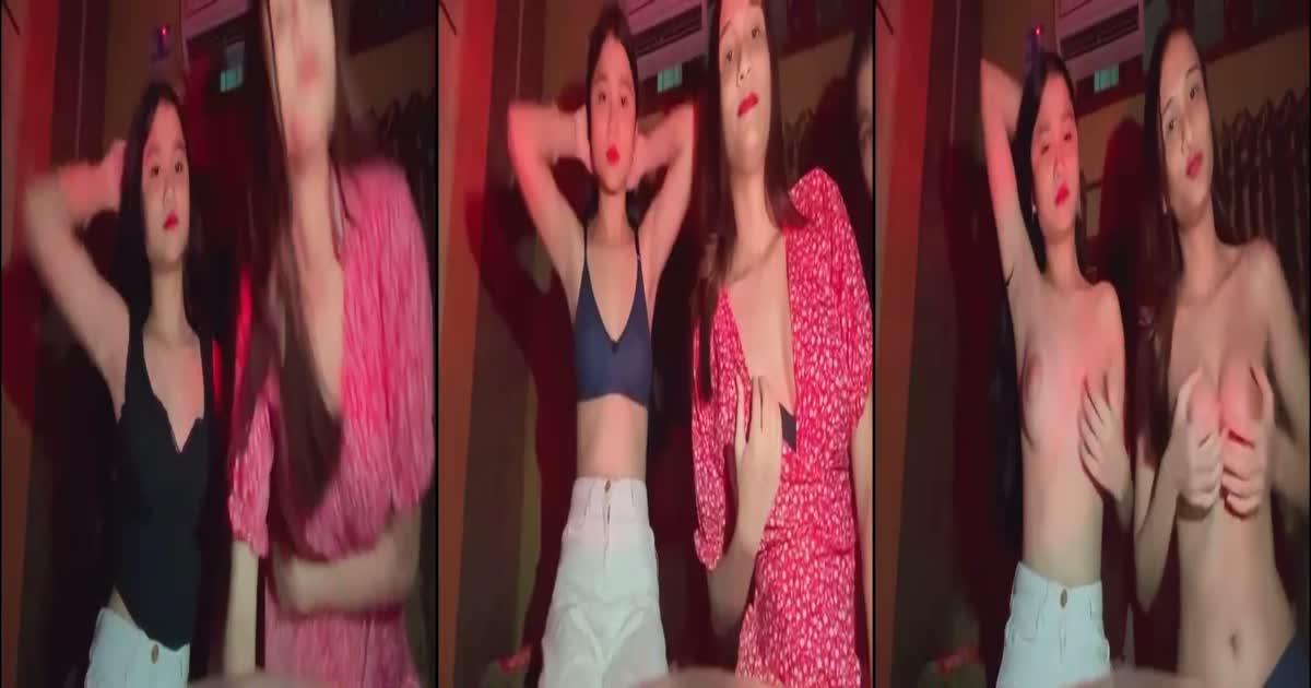 Desi Girl Show Her tits on Live show