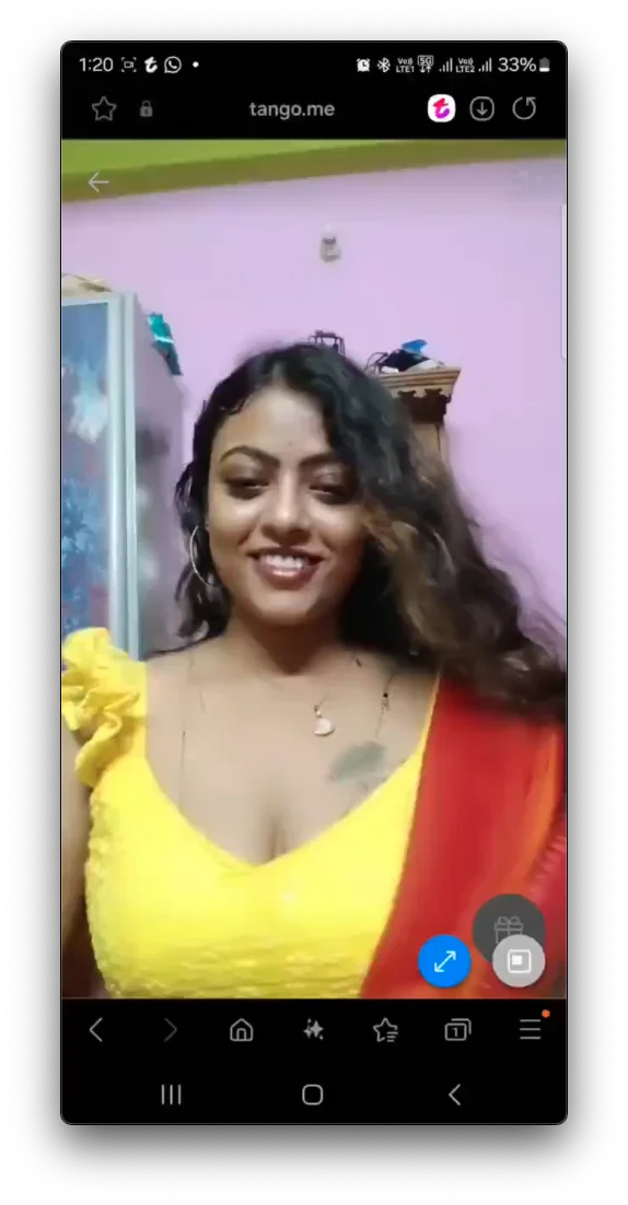 Desi Girl Show her Cleavage and teasing tango nude show