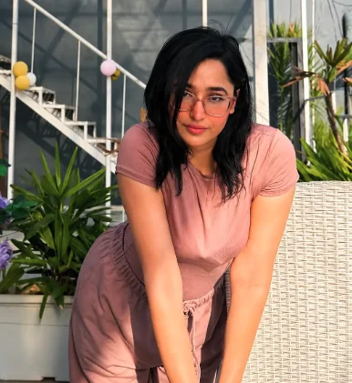 Famous Kajal Pandey Bikini Tease Video